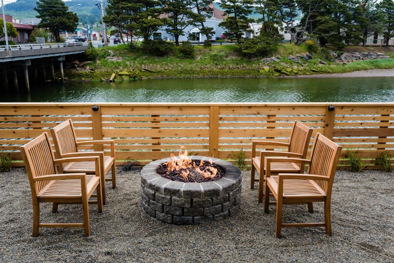 River Inn At Сийсайд Екстериор снимка